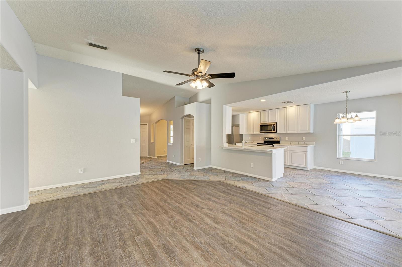 Image 19 of 54 For 11611 Summit Rock Court