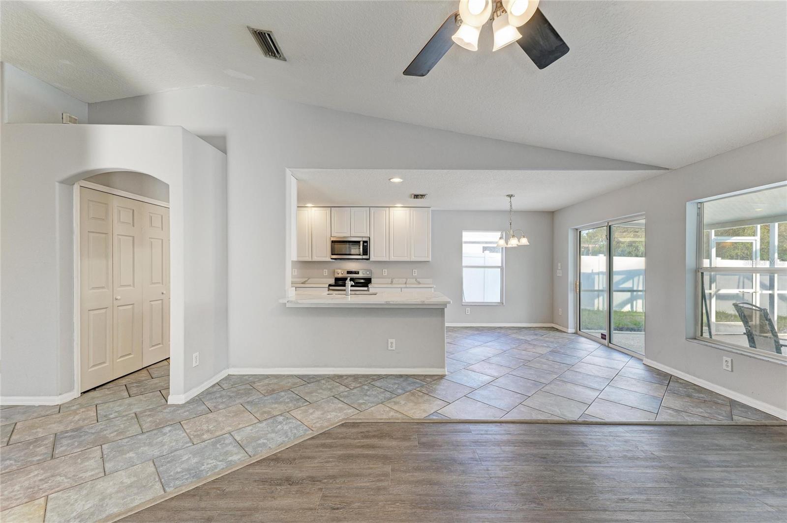 Image 21 of 54 For 11611 Summit Rock Court