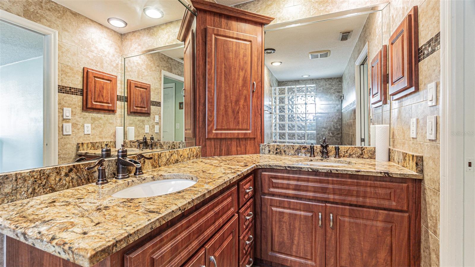 Image 12 of 26 For 9035 Remington Drive