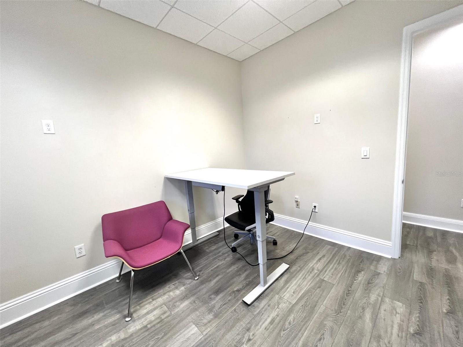 Image 14 of 34 For 1550 Cleveland Street 11