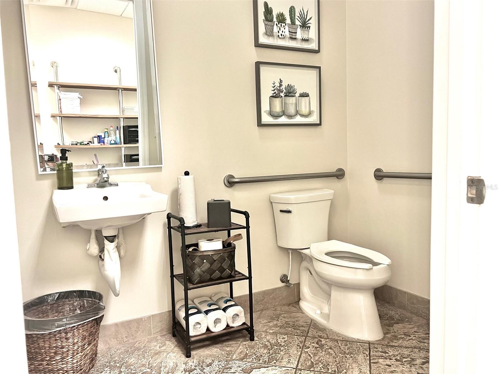 Image 21 of 34 For 1550 Cleveland Street 11