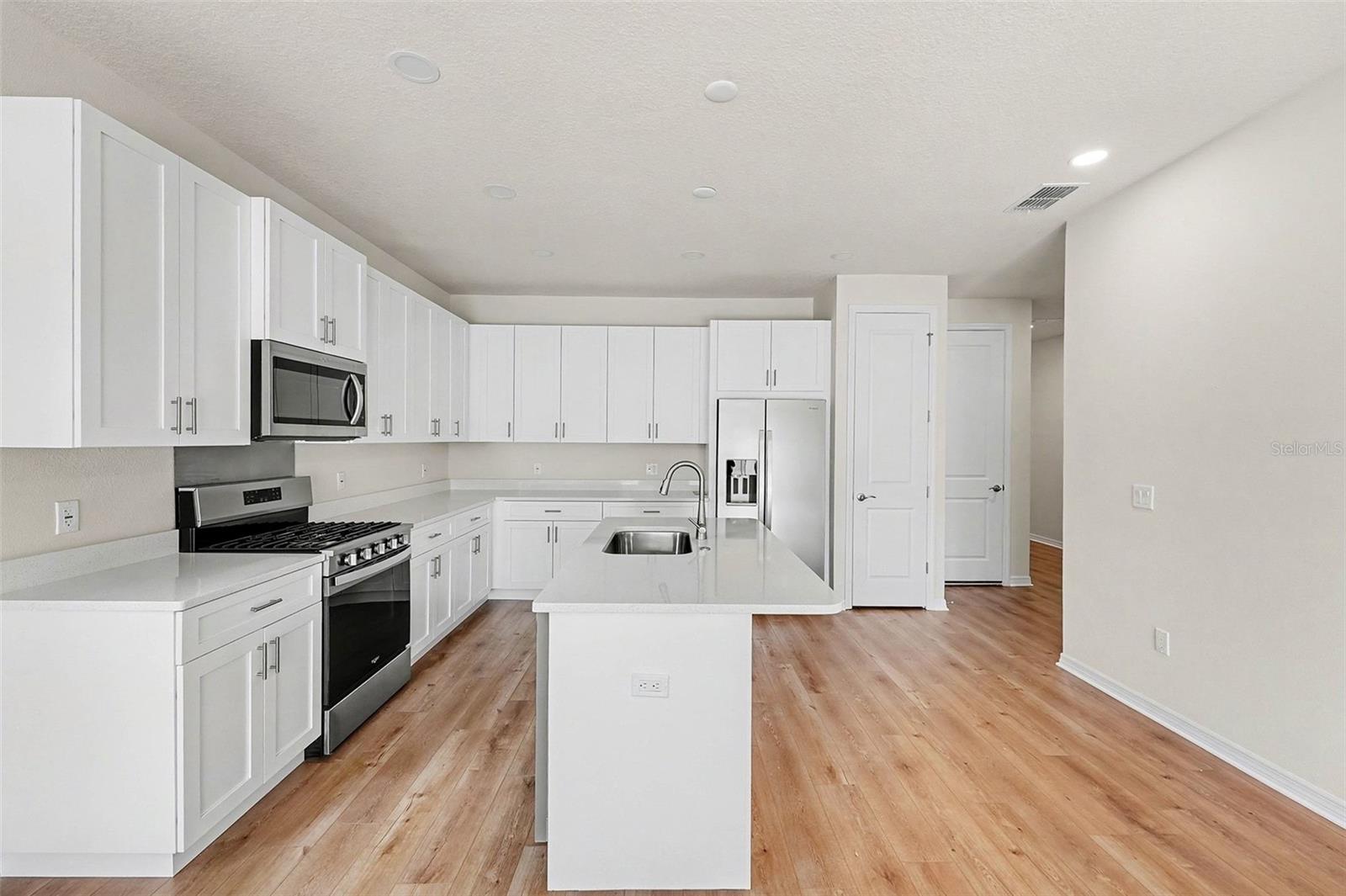 Image 4 of 22 For 2545 Mario Way