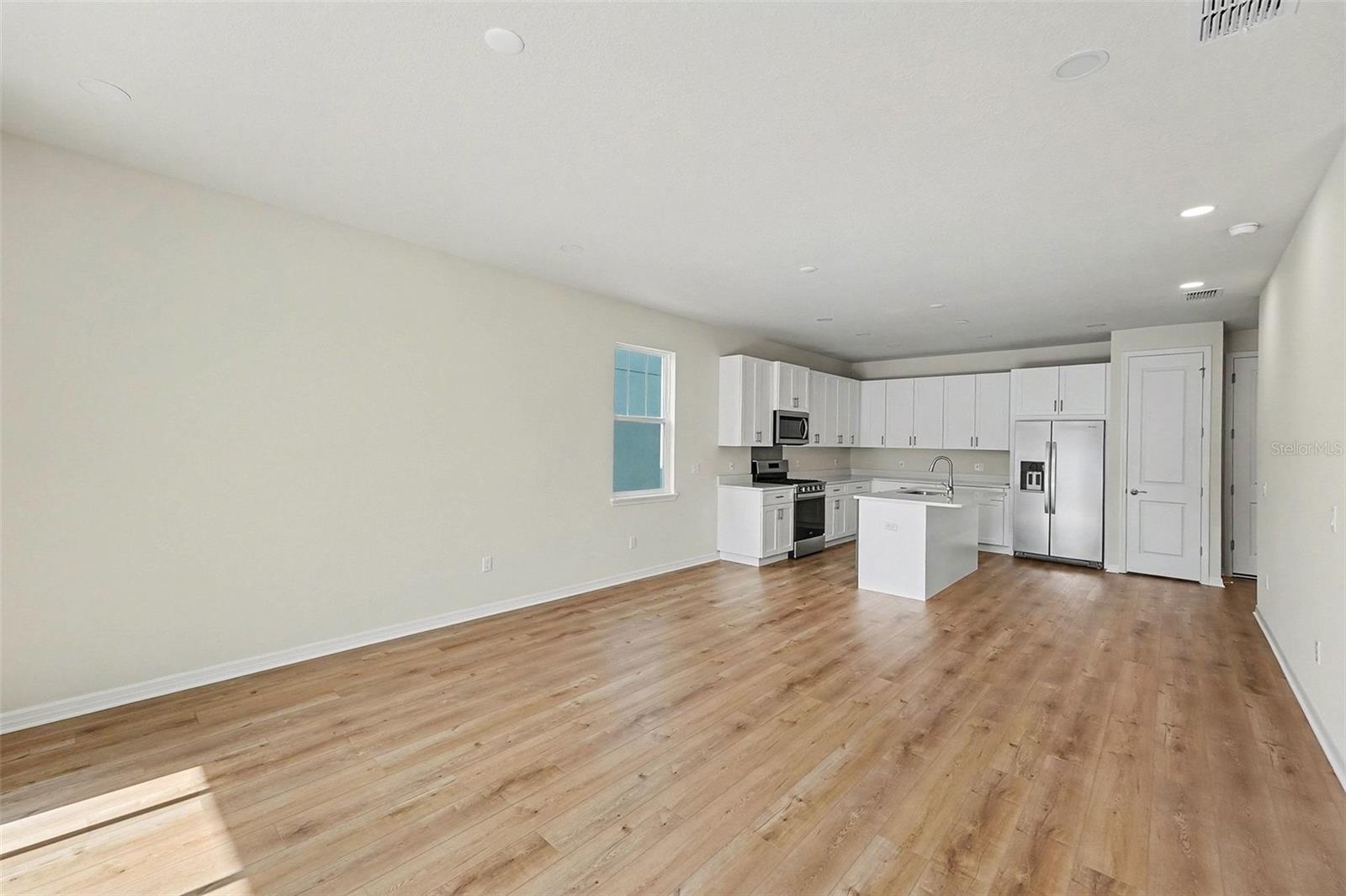 Image 5 of 22 For 2545 Mario Way