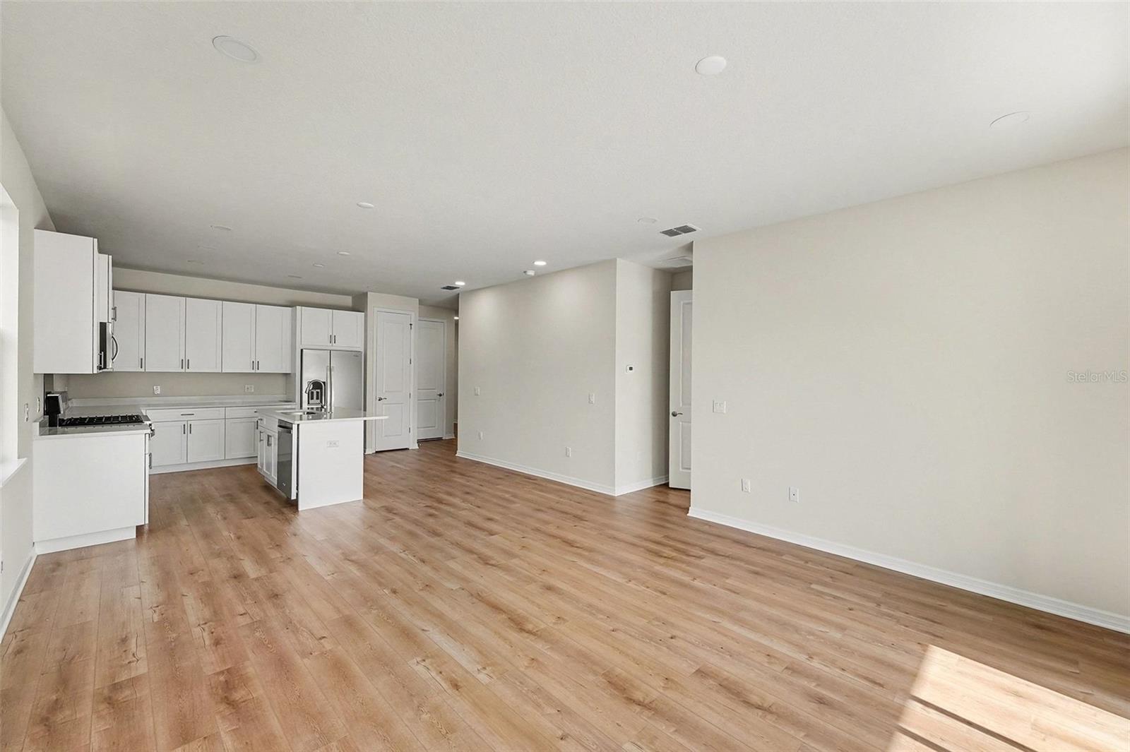 Image 6 of 22 For 2545 Mario Way