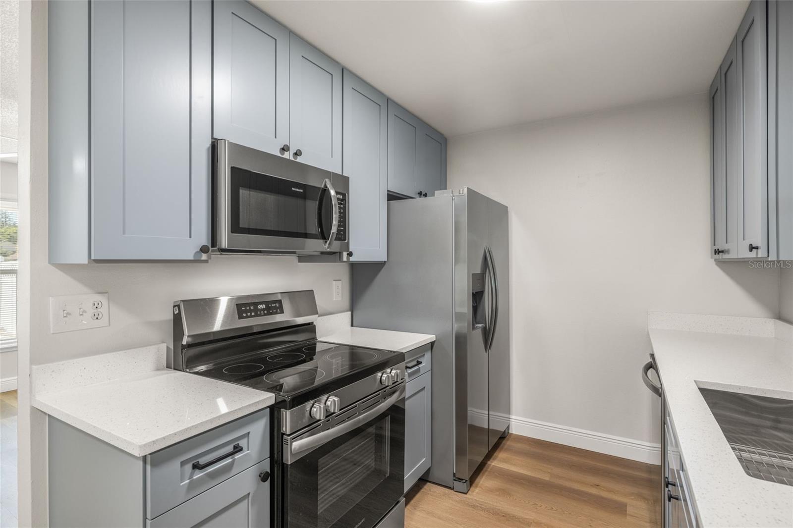 Image 6 of 15 For 14309 Village View Drive