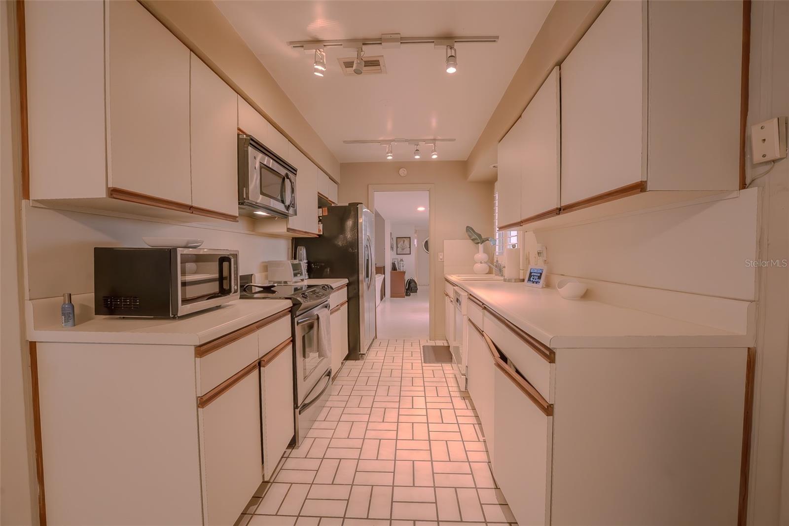 Image 10 of 30 For 14001 Yacht Club Boulevard