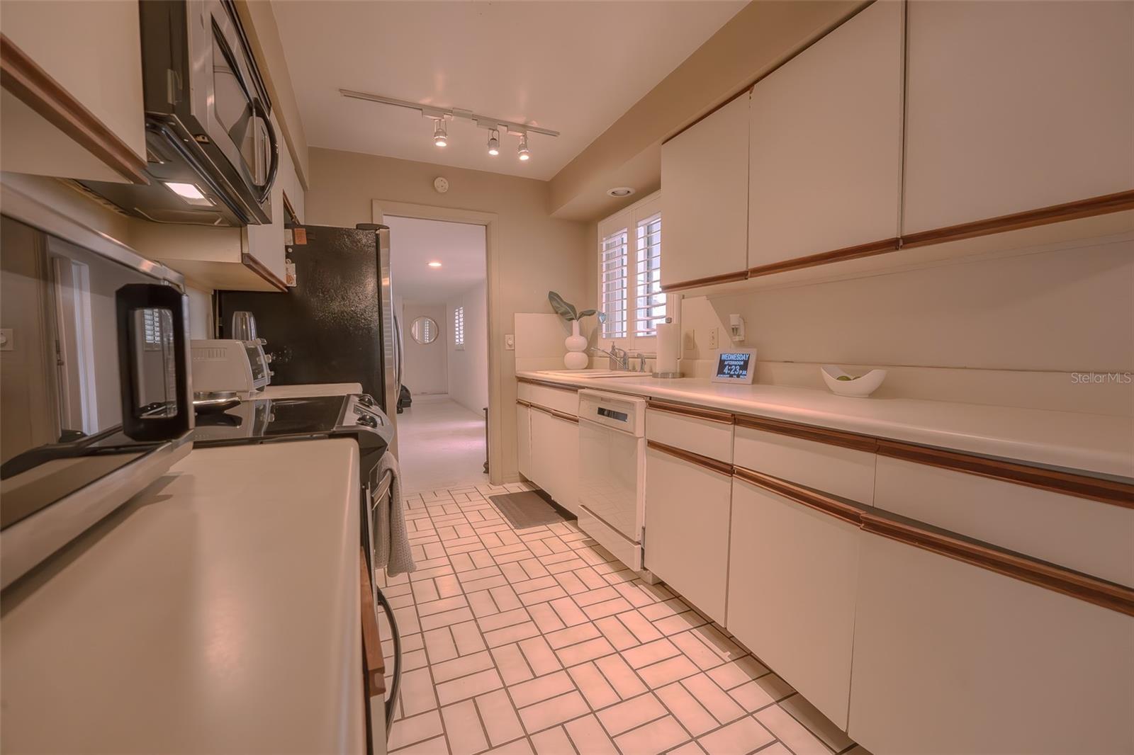 Image 11 of 30 For 14001 Yacht Club Boulevard