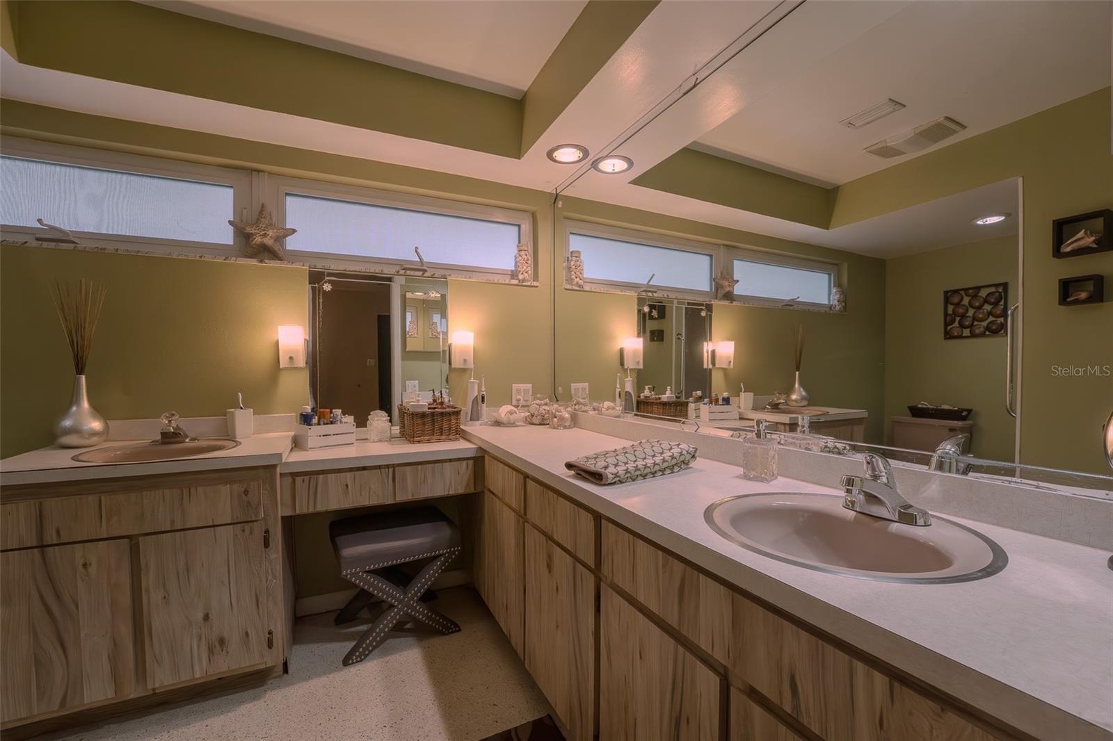 Image 16 of 30 For 14001 Yacht Club Boulevard