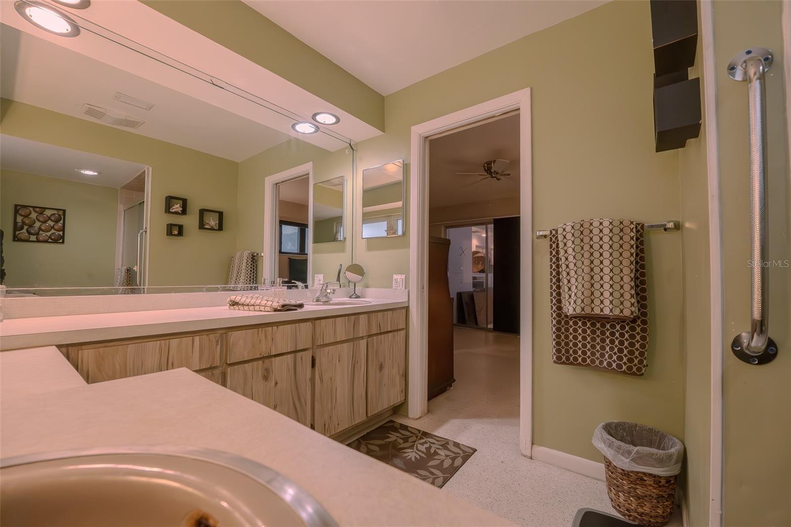 Image 17 of 30 For 14001 Yacht Club Boulevard