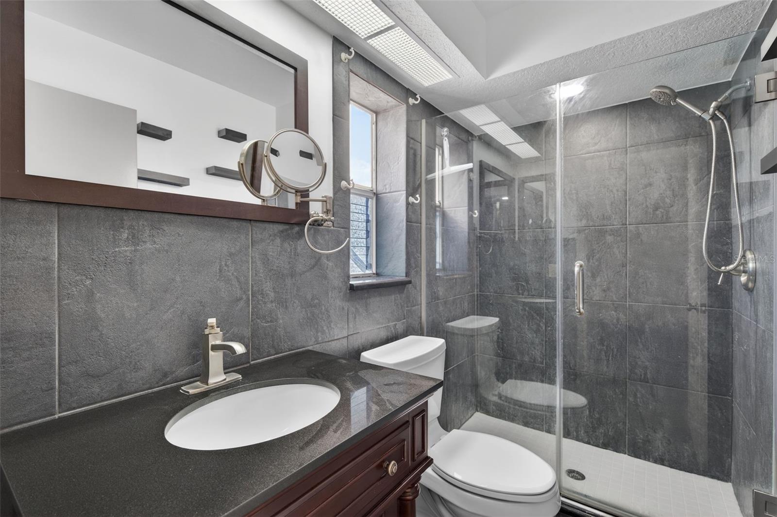 Image 16 of 49 For 5883 Darren Court N