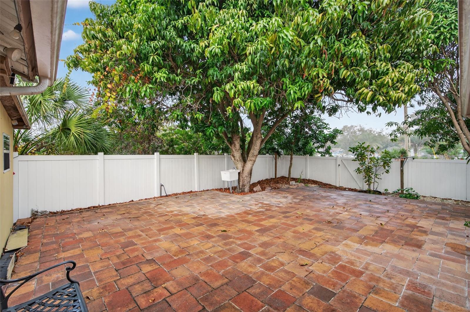 Image 22 of 49 For 5883 Darren Court N