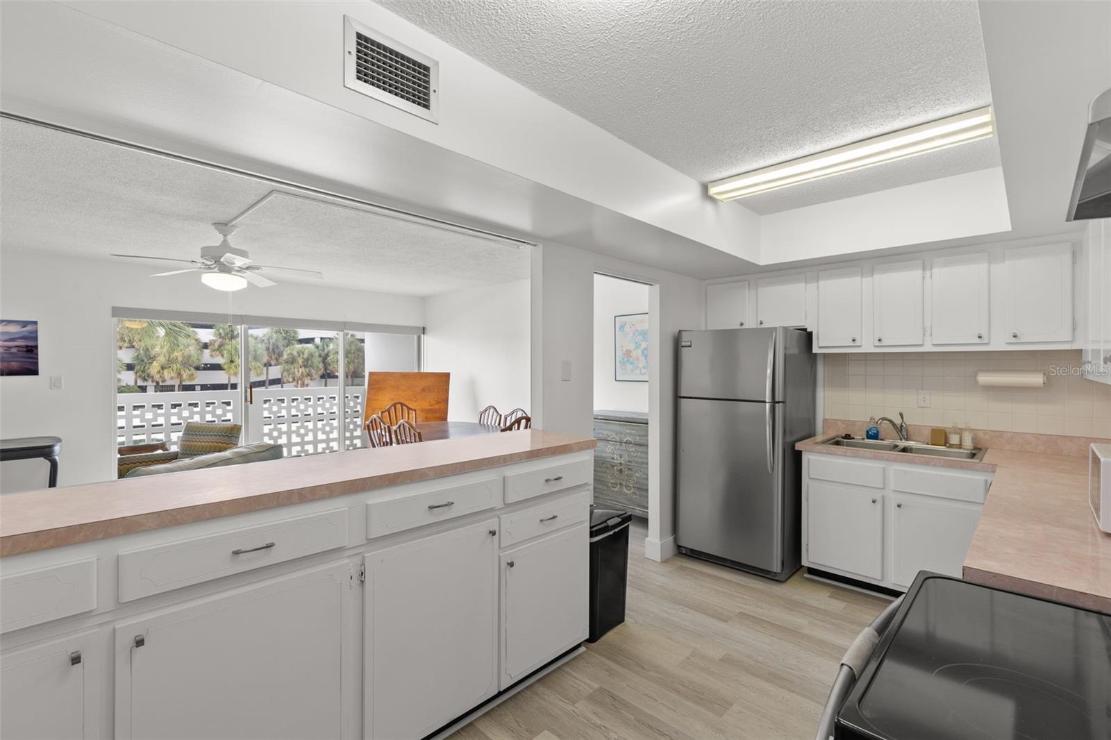 Image 14 of 42 For 2401 Bayshore Boulevard 202