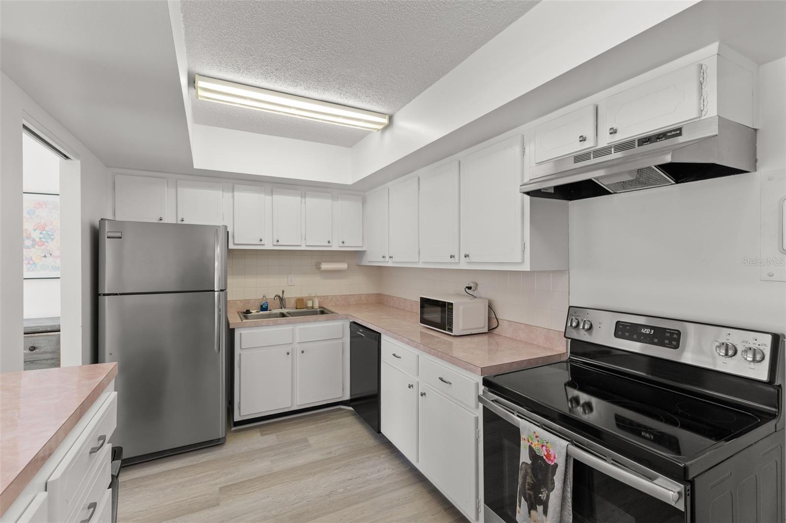 Image 15 of 42 For 2401 Bayshore Boulevard 202