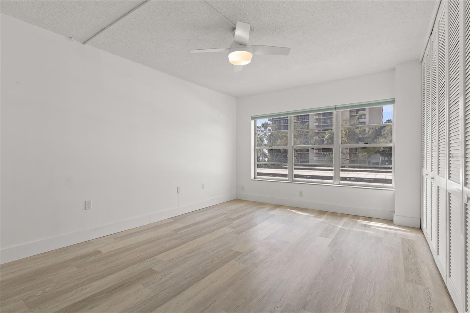 Image 18 of 42 For 2401 Bayshore Boulevard 202