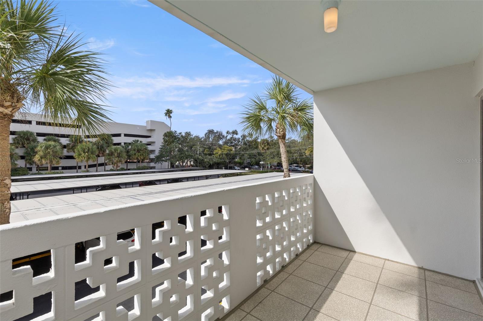 Image 27 of 42 For 2401 Bayshore Boulevard 202