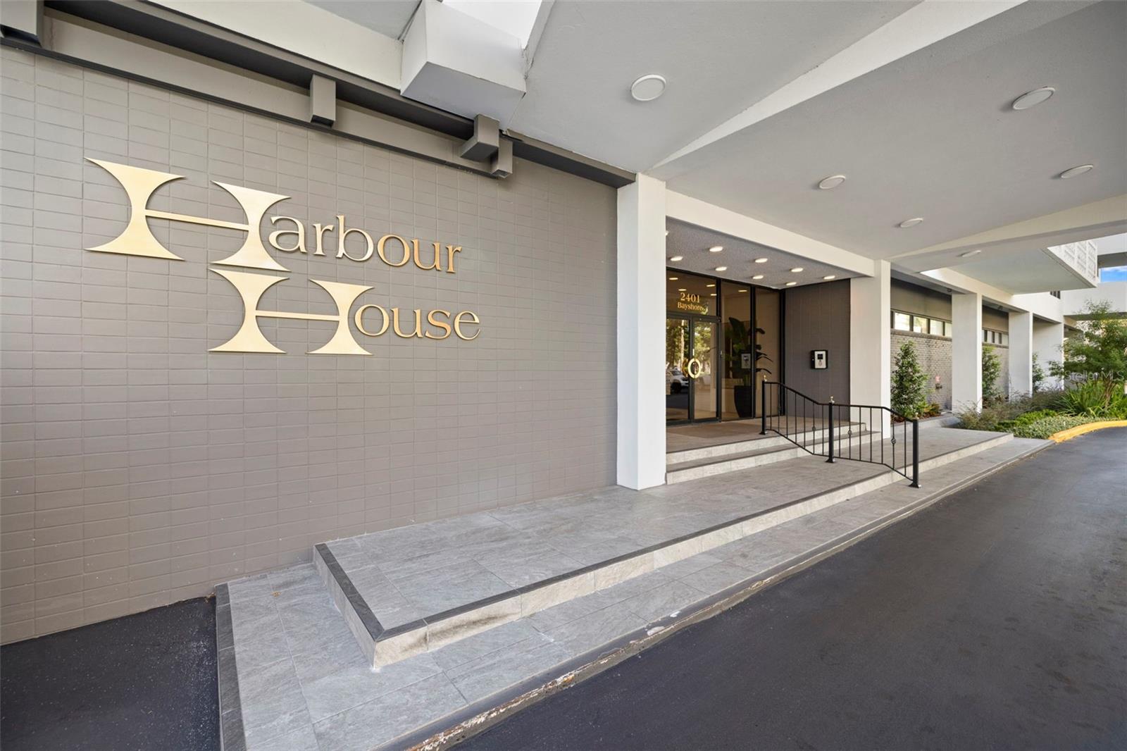 Image 3 of 42 For 2401 Bayshore Boulevard 202