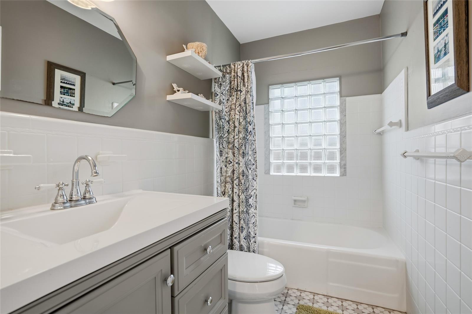 Image 7 of 52 For 511 27th Avenue N