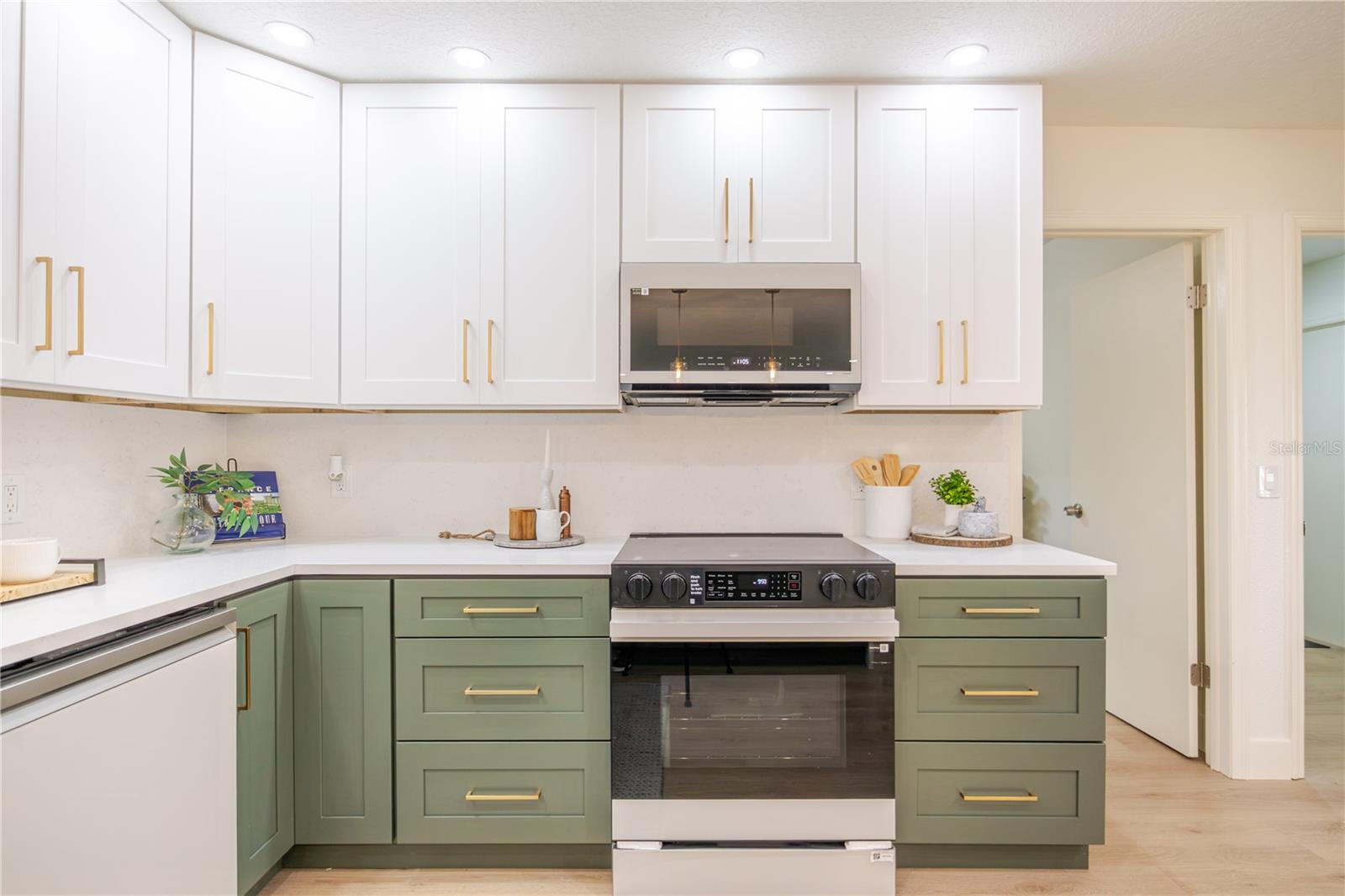 Image 10 of 63 For 2506 College Hill Drive