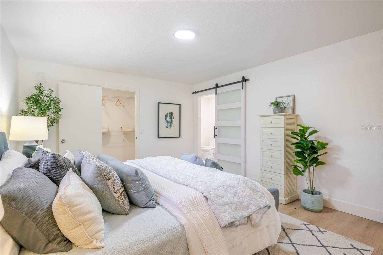 Image 26 of 63 For 2506 College Hill Drive