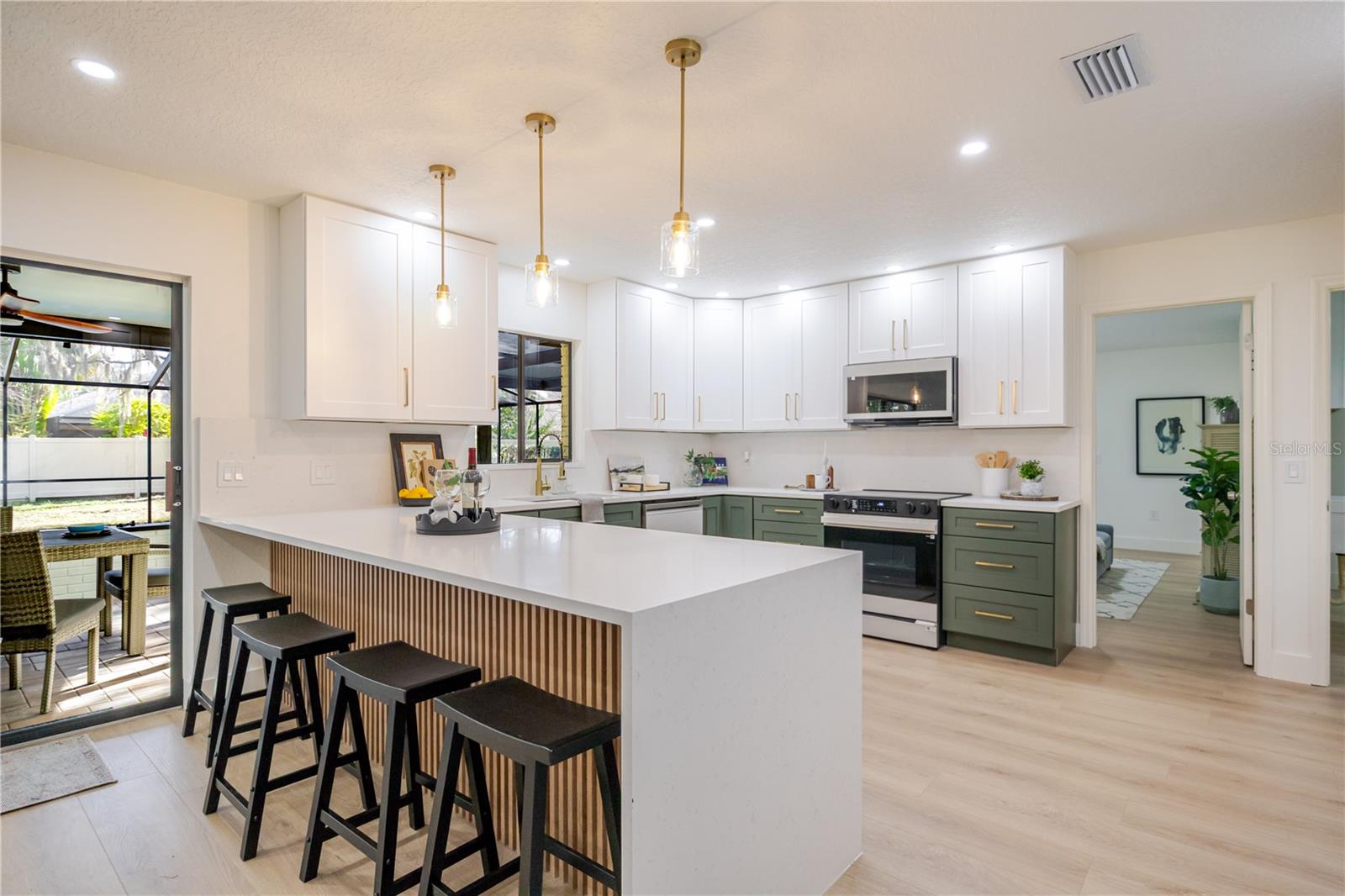 Image 6 of 63 For 2506 College Hill Drive