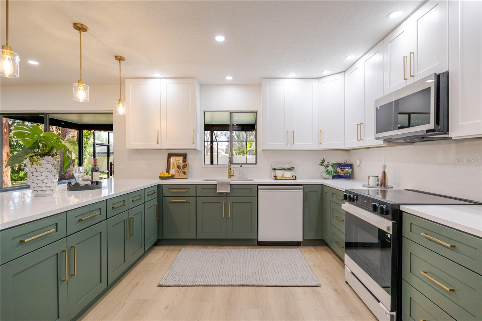 Image 9 of 63 For 2506 College Hill Drive