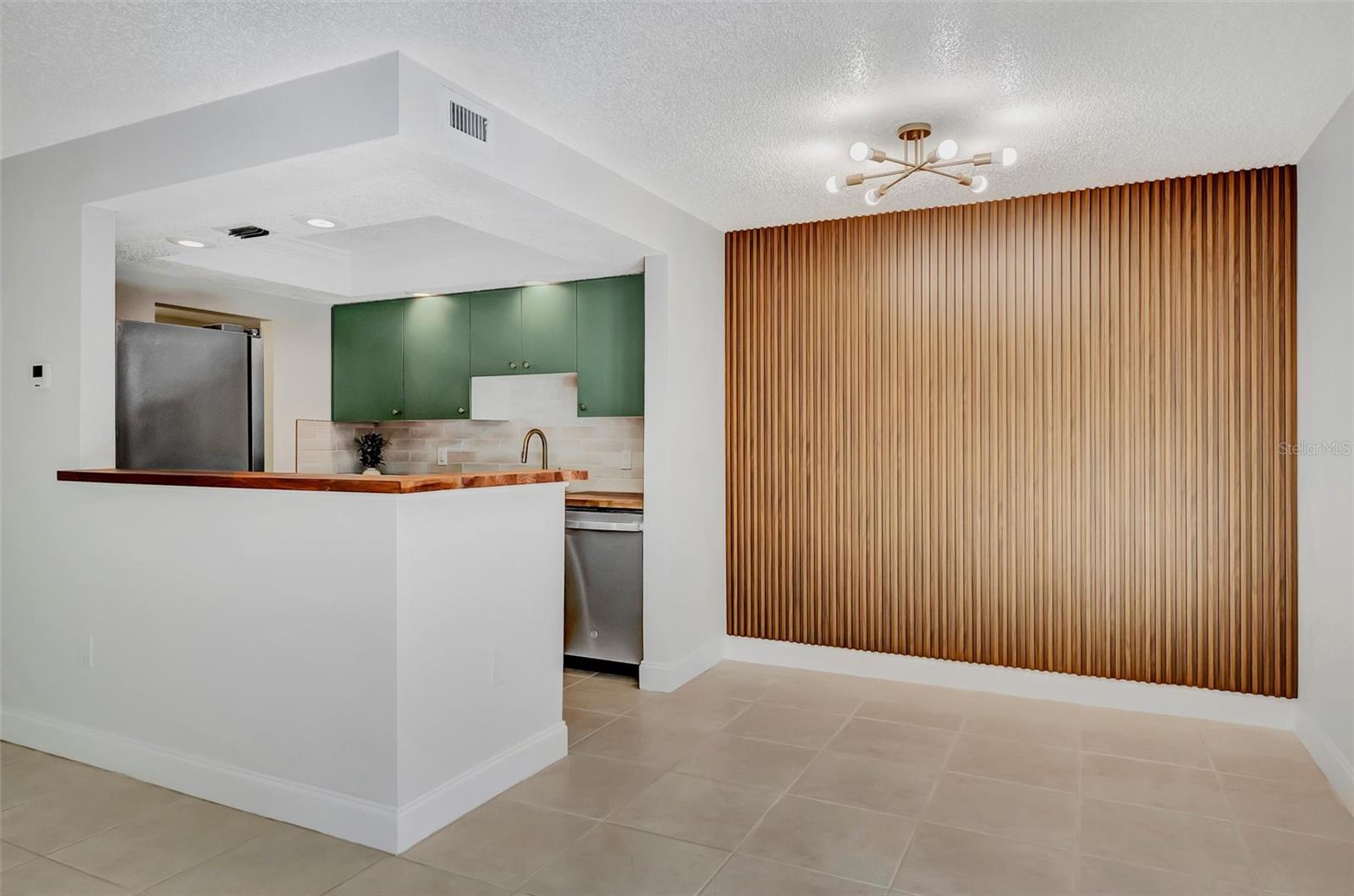 Image 12 of 36 For 776 116th Avenue N 1105