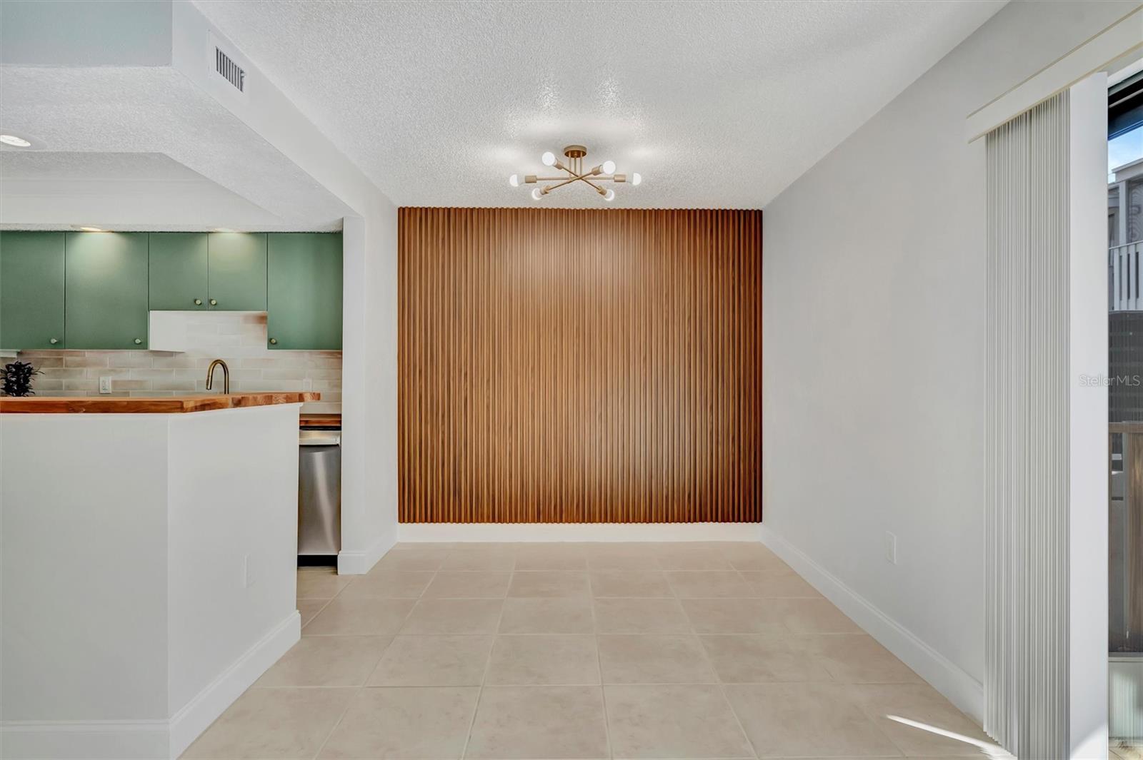 Image 14 of 36 For 776 116th Avenue N 1105