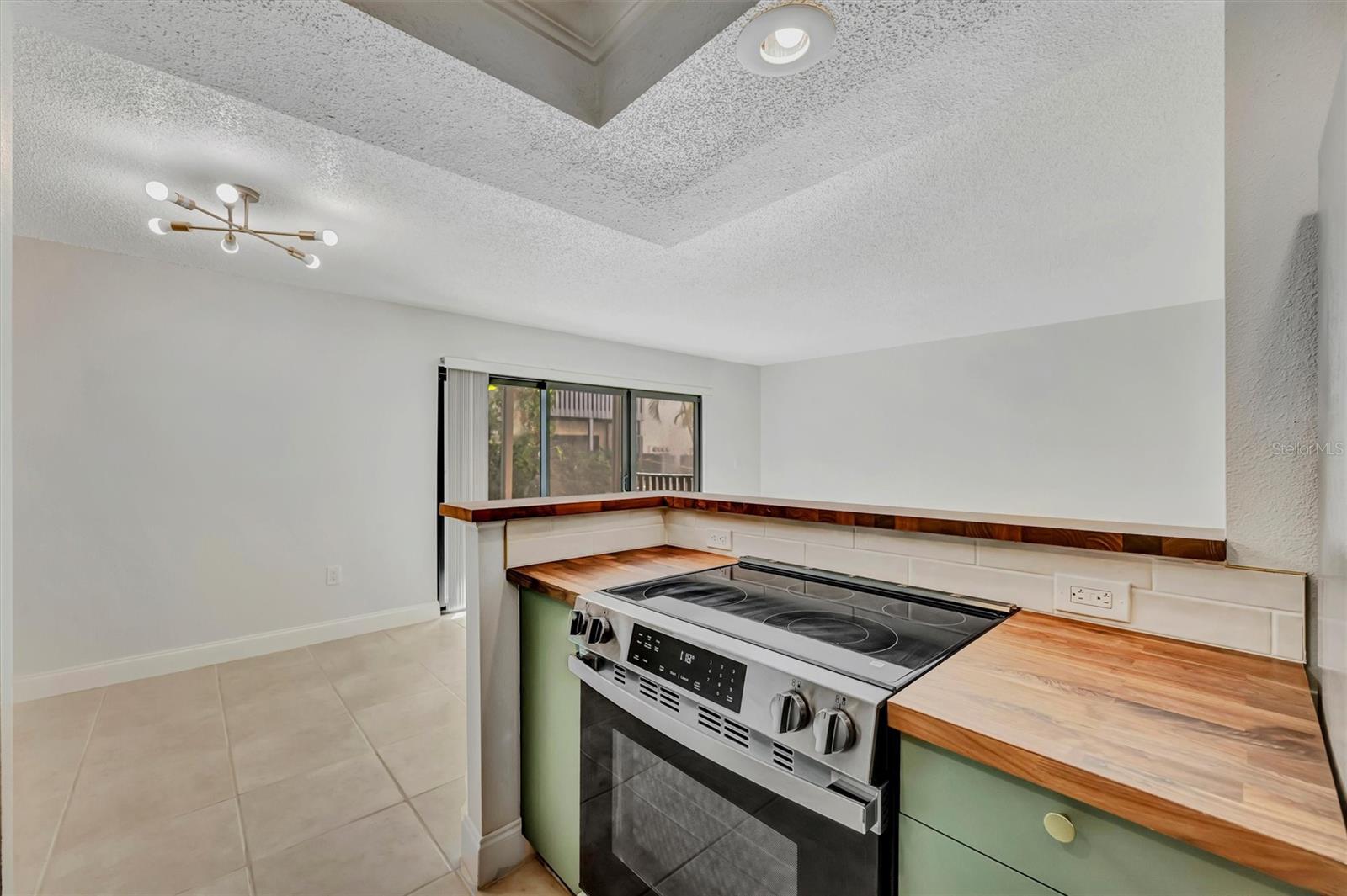 Image 15 of 36 For 776 116th Avenue N 1105