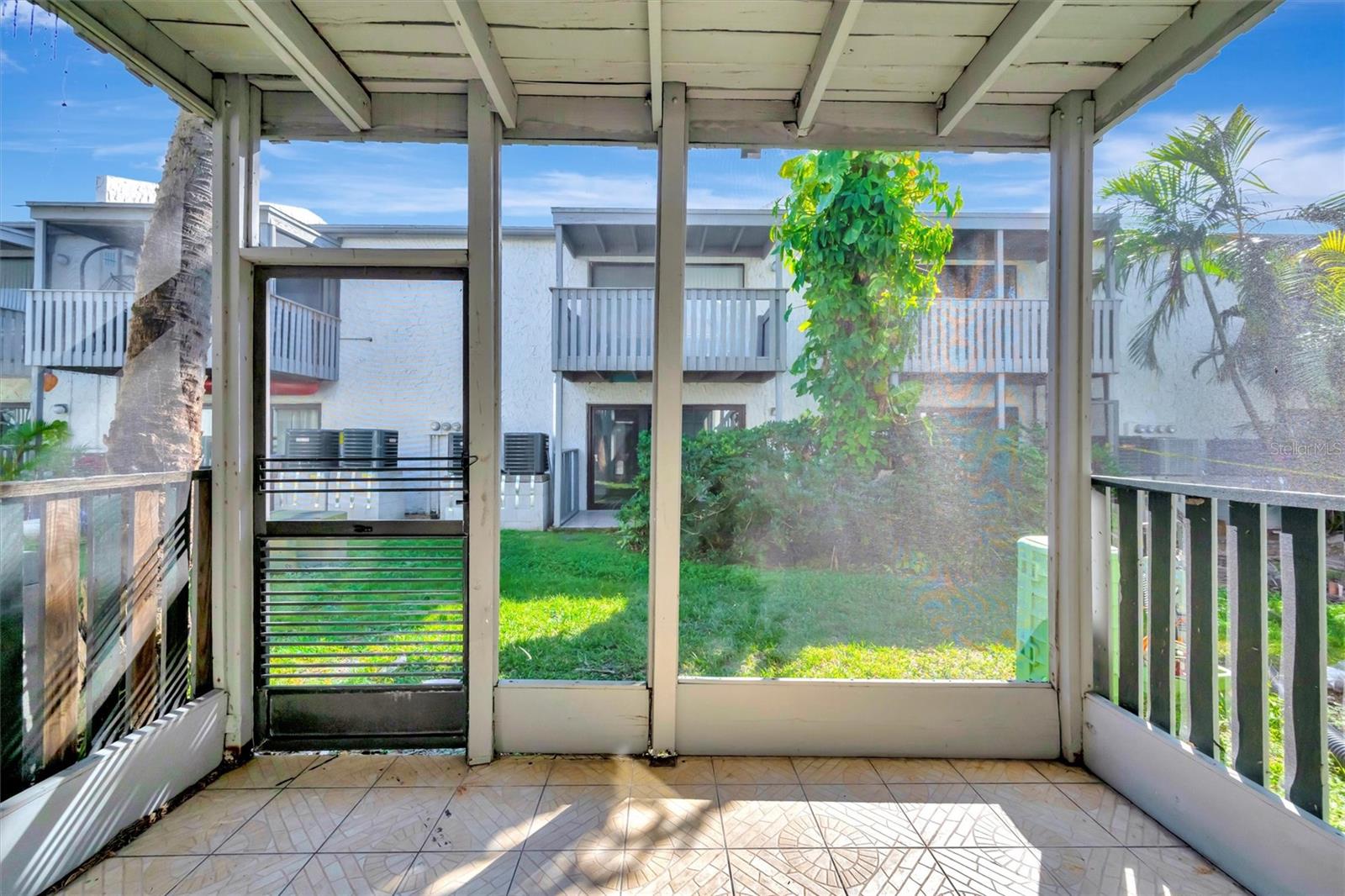 Image 20 of 36 For 776 116th Avenue N 1105