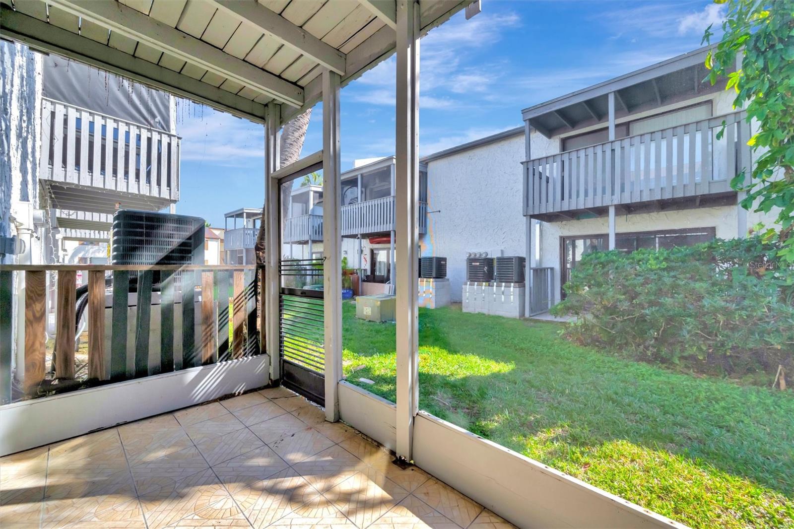 Image 21 of 36 For 776 116th Avenue N 1105