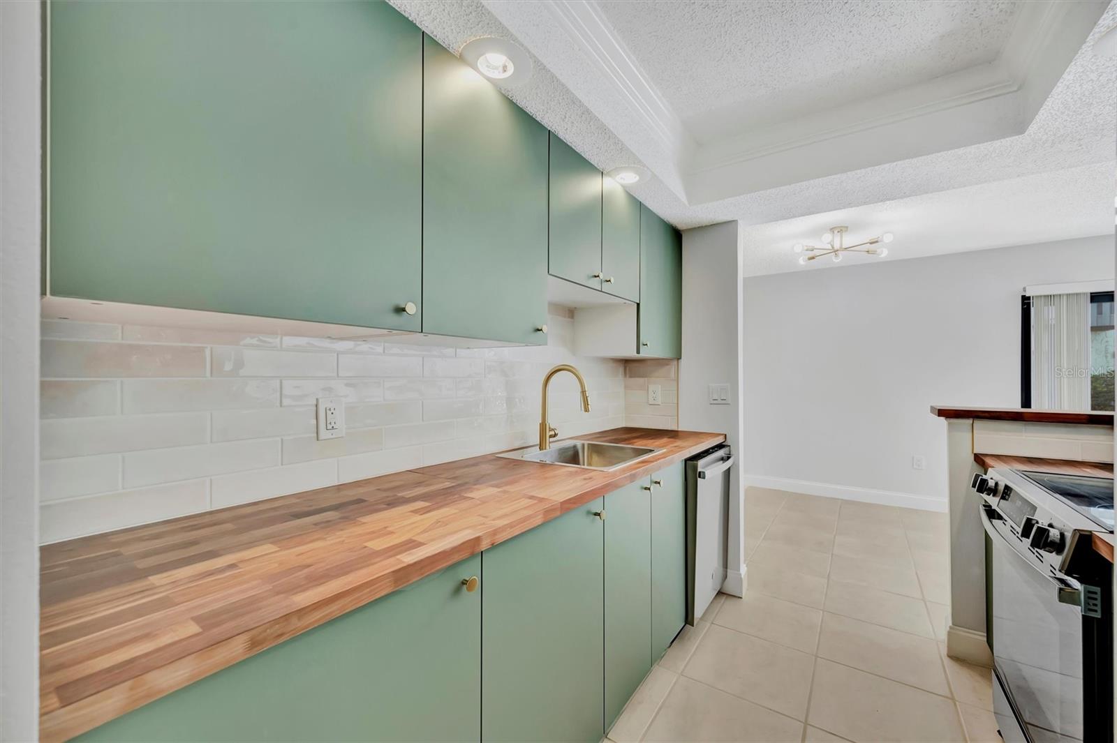 Image 4 of 36 For 776 116th Avenue N 1105