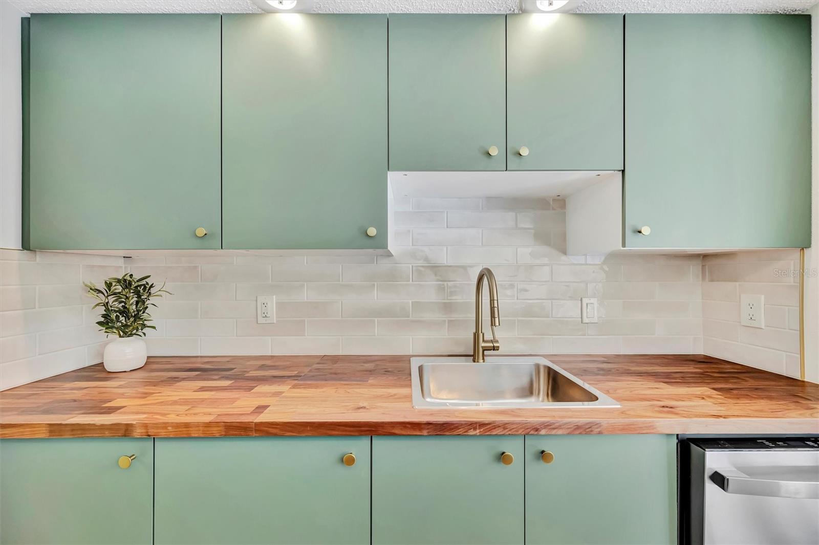 Image 8 of 36 For 776 116th Avenue N 1105