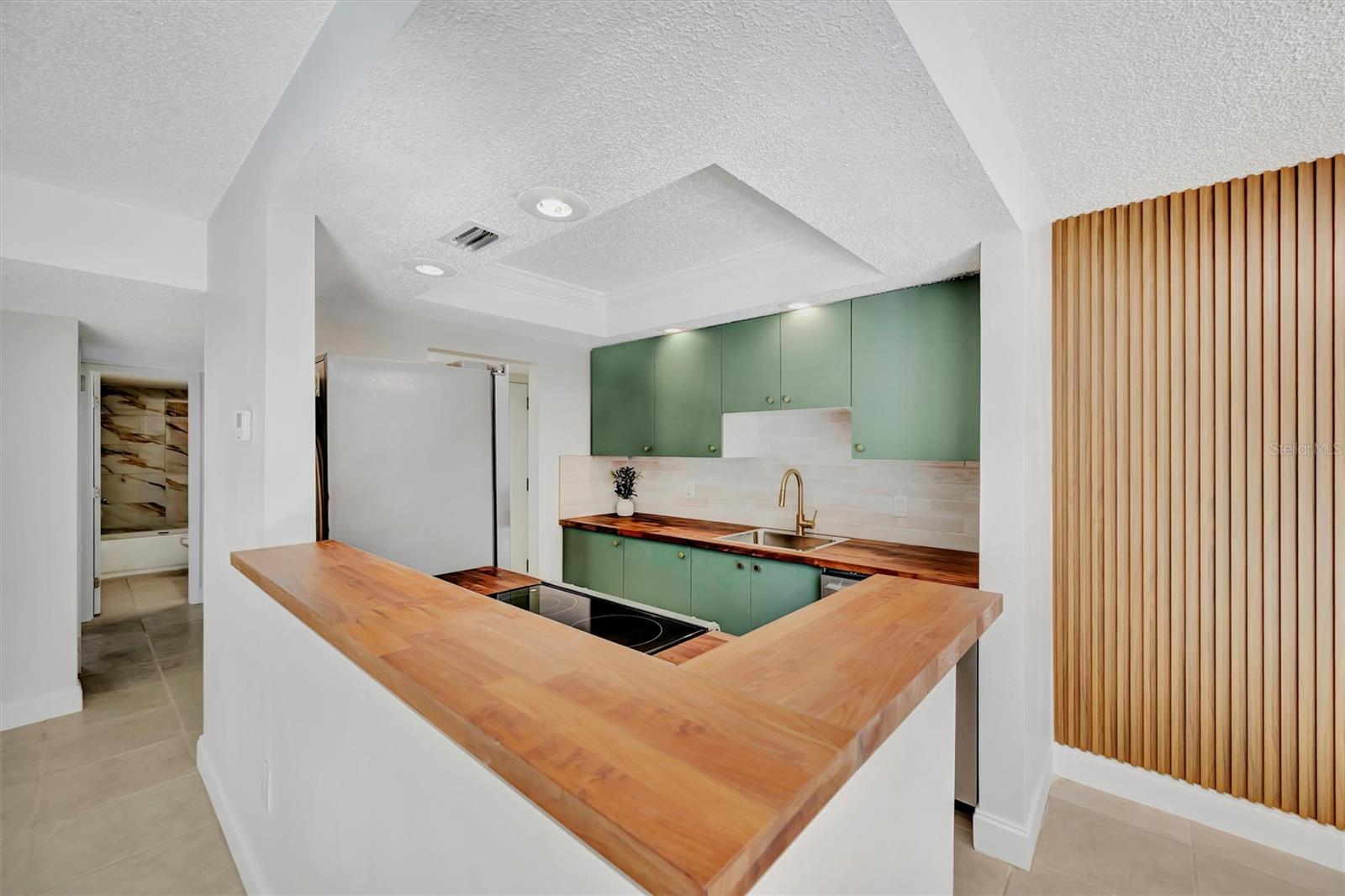 Image 9 of 36 For 776 116th Avenue N 1105