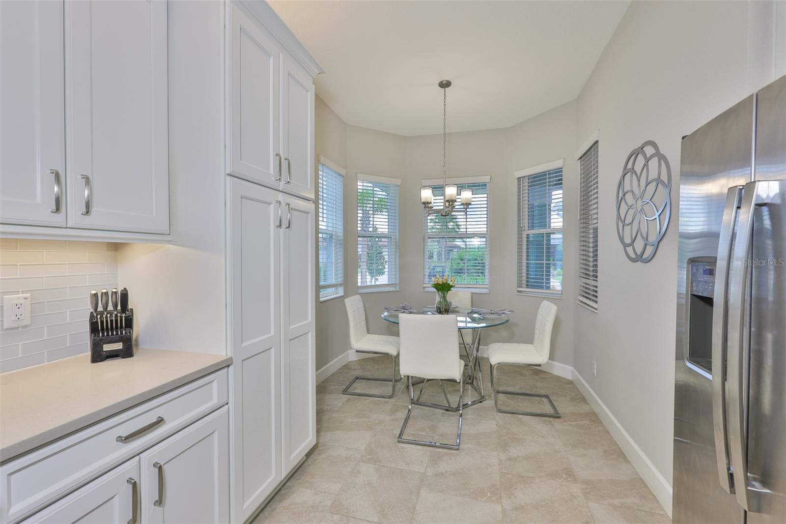 Listing photo id 10 for 4836 Sevilla Shores Drive