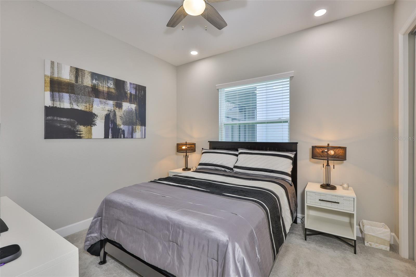 Listing photo id 16 for 4836 Sevilla Shores Drive