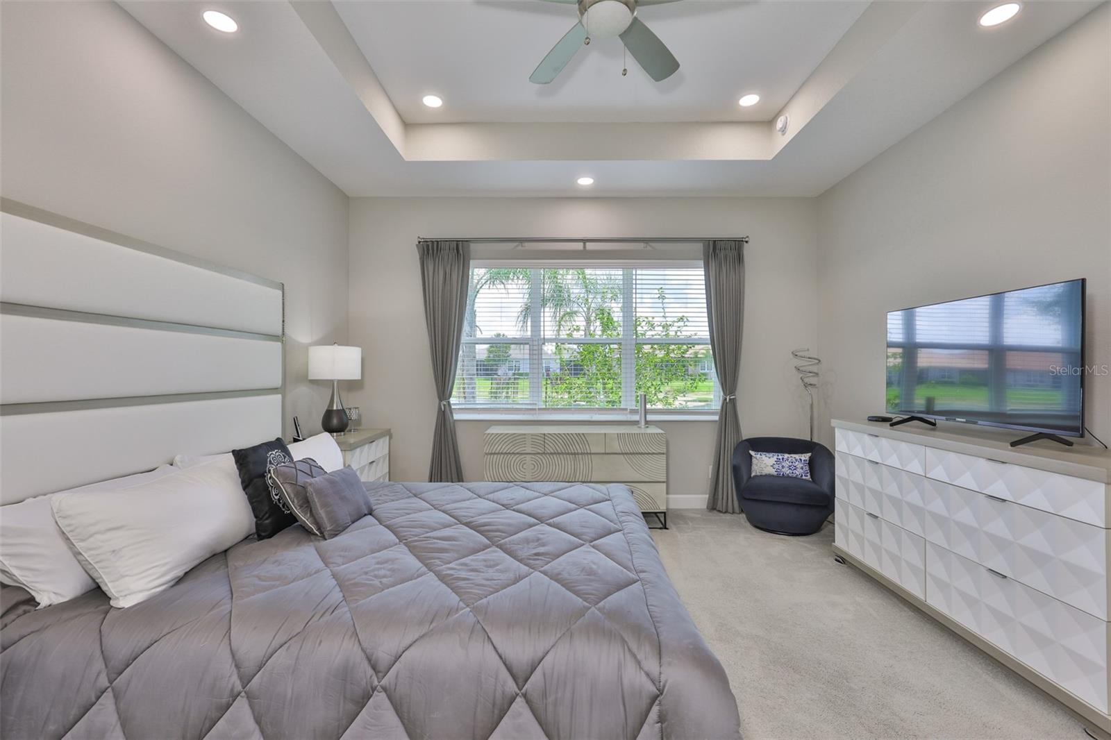 Listing photo id 20 for 4836 Sevilla Shores Drive