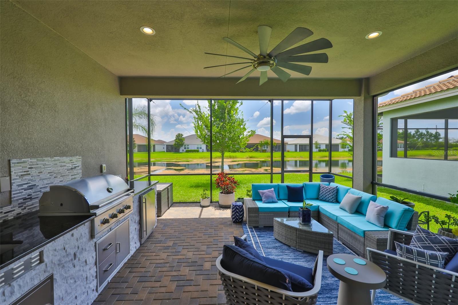 Listing photo id 25 for 4836 Sevilla Shores Drive