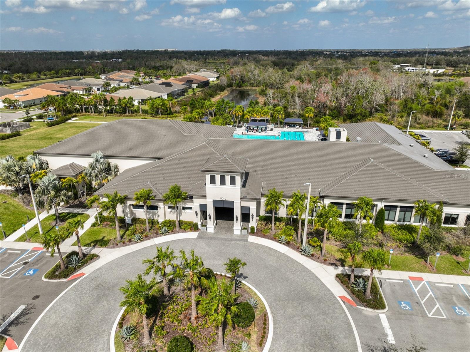 Listing photo id 32 for 4836 Sevilla Shores Drive