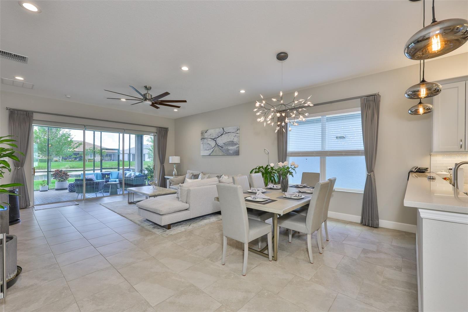 Listing photo id 5 for 4836 Sevilla Shores Drive