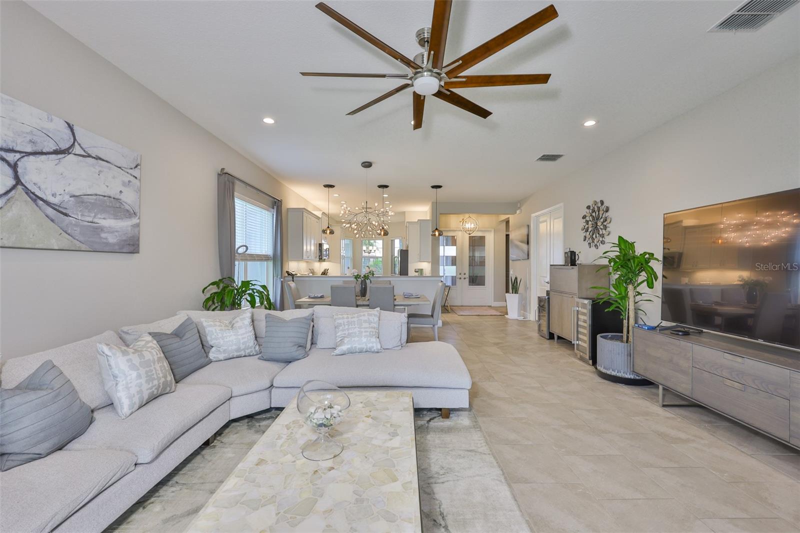 Listing photo id 7 for 4836 Sevilla Shores Drive