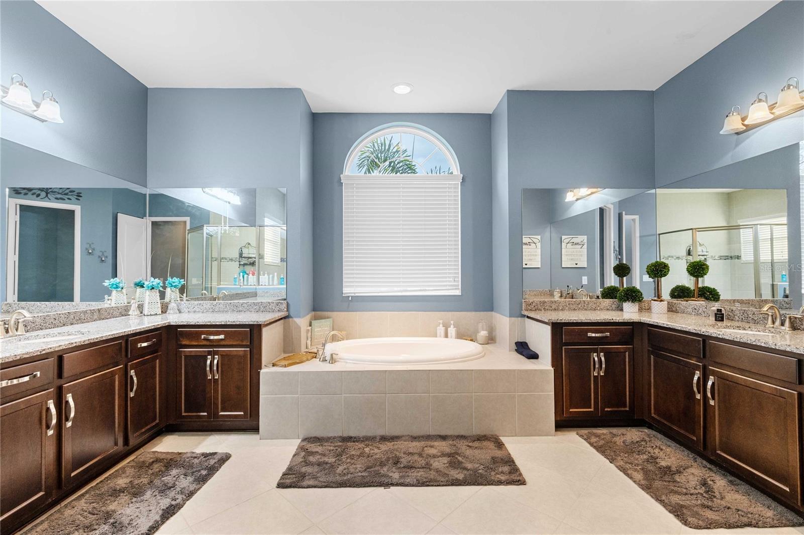 Image 18 of 76 For 2611 Coco Palm Circle