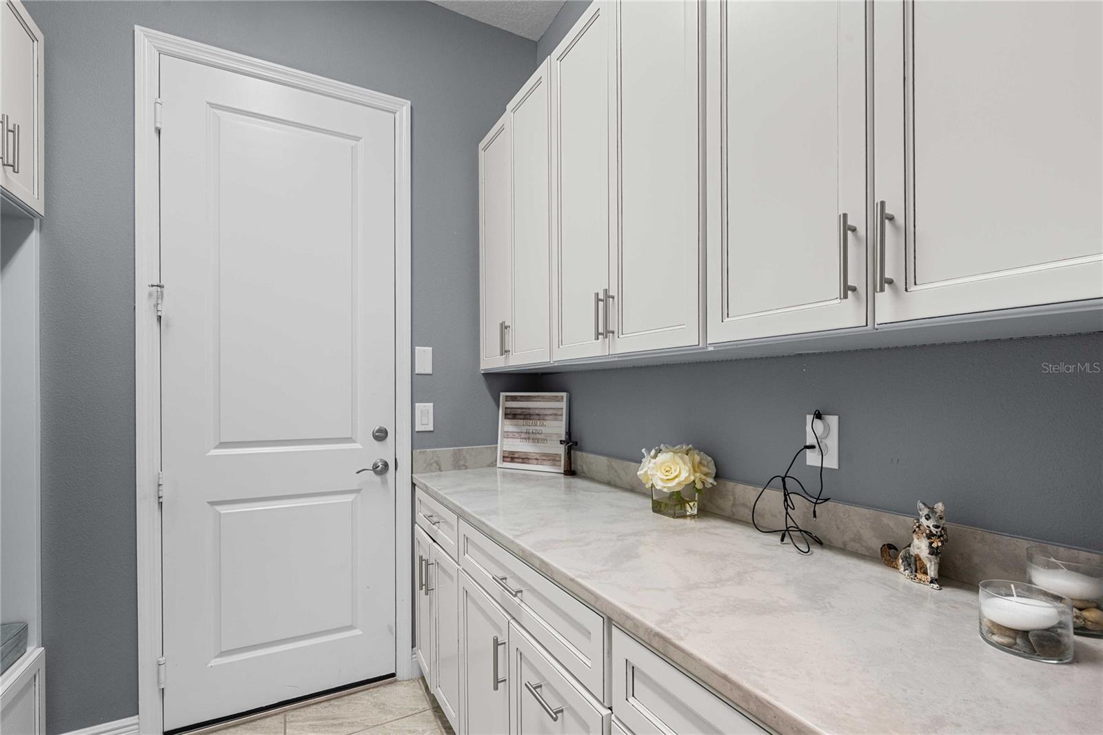 Image 27 of 76 For 2611 Coco Palm Circle