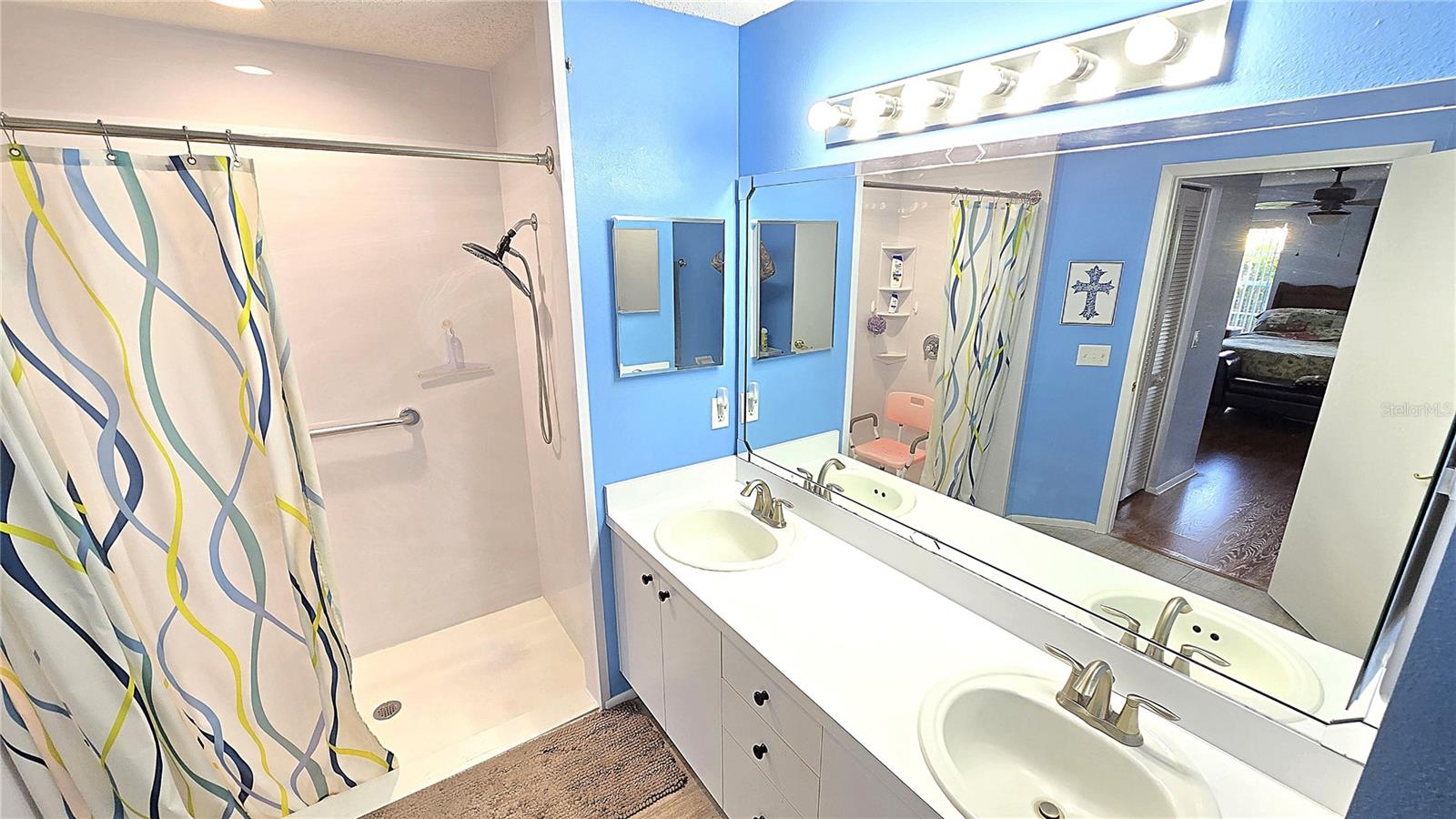 Image 16 of 42 For 6521 Pine Walk Drive