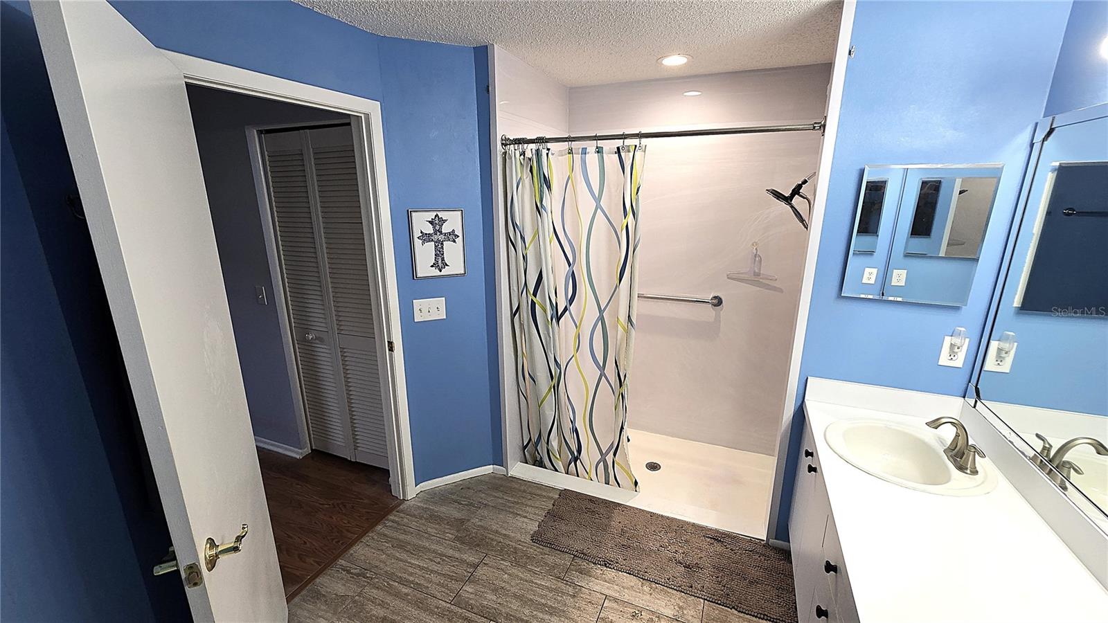 Image 18 of 42 For 6521 Pine Walk Drive