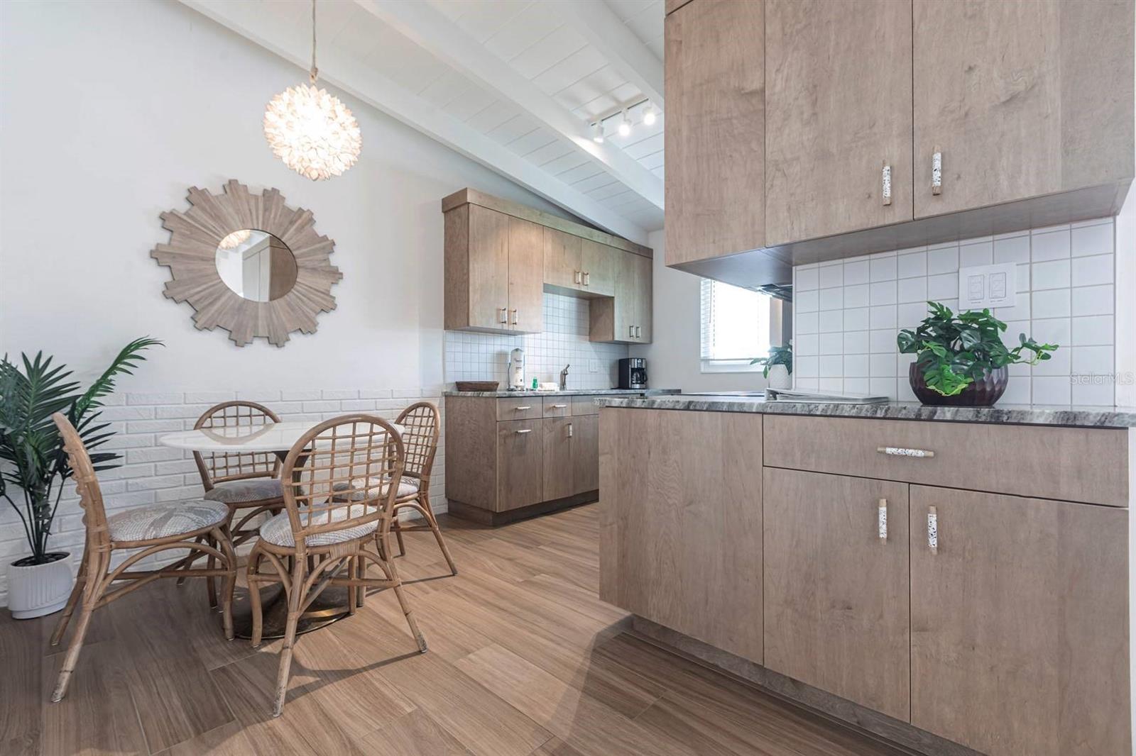 Image 5 of 20 For 6006 Midnight Pass Road 53