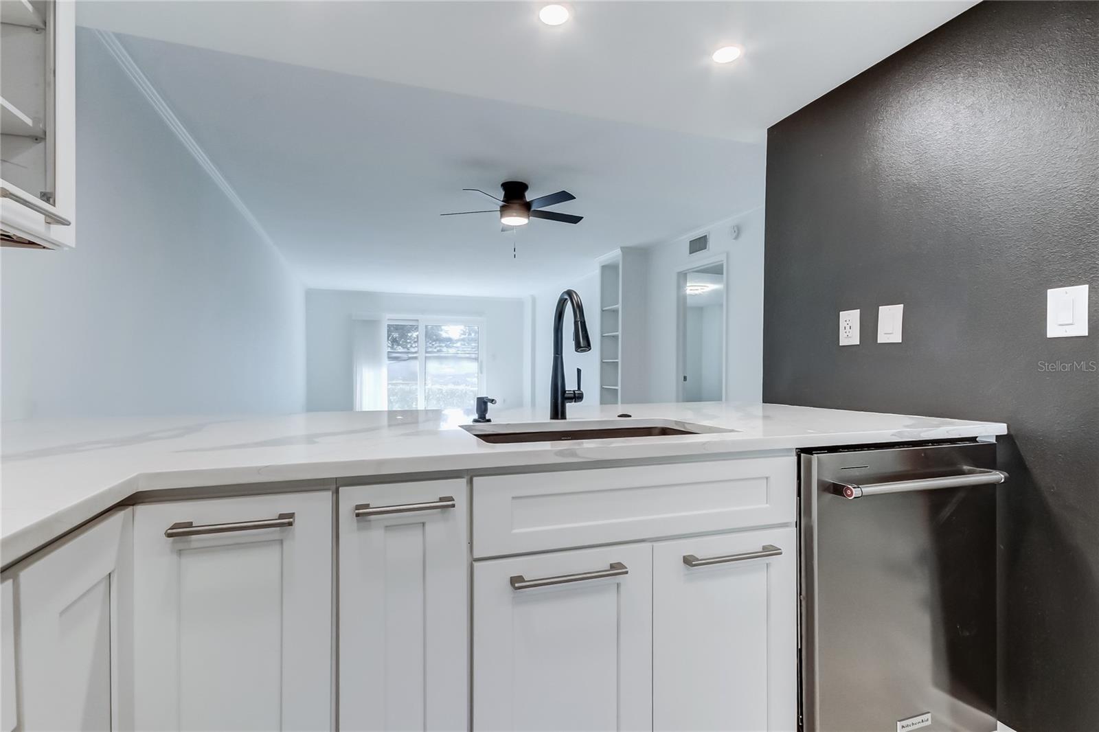 Image 12 of 35 For 650 Island Way 106