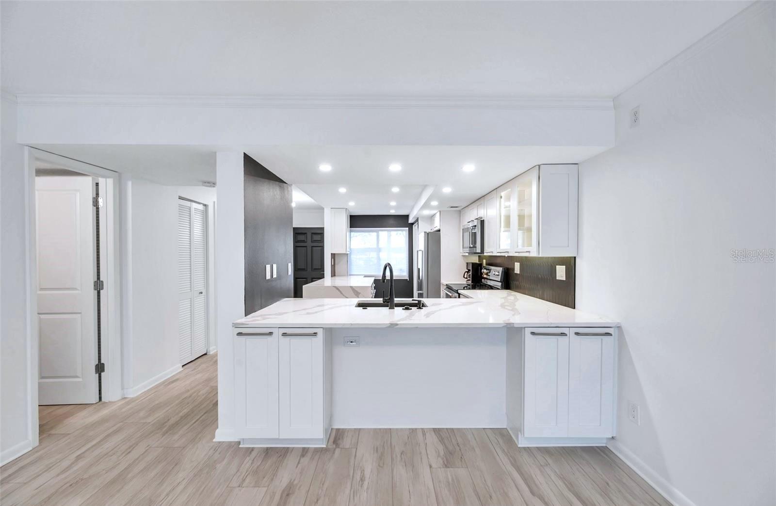 Image 15 of 35 For 650 Island Way 106