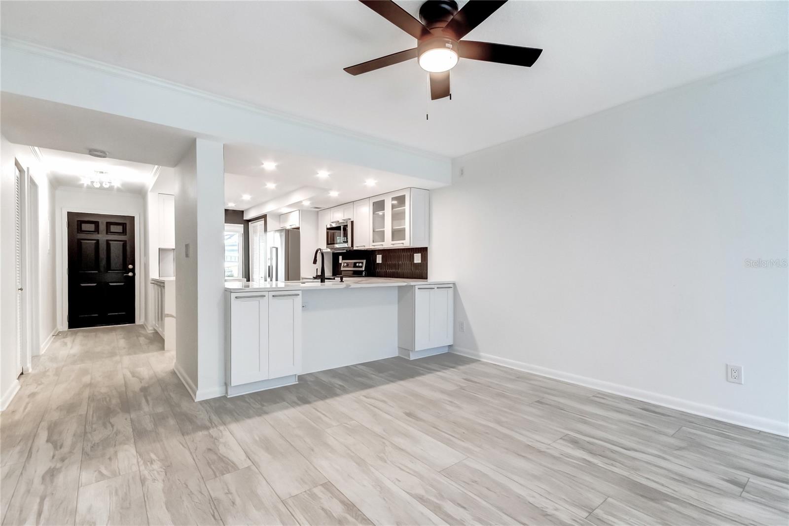 Image 16 of 35 For 650 Island Way 106