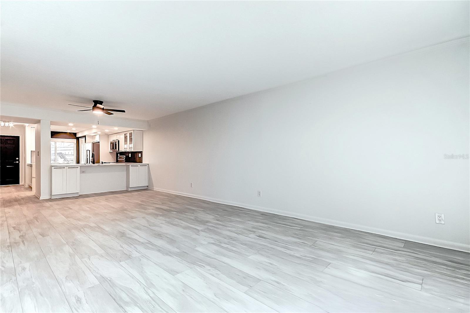 Image 17 of 35 For 650 Island Way 106