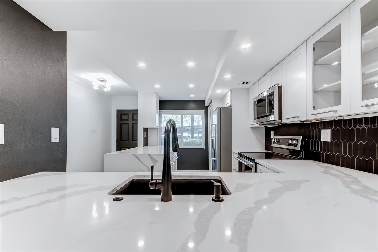 Image 2 of 35 For 650 Island Way 106